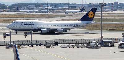 Image of aircraft registration D-ABVY - A 747-430 operated by Lufthansa
