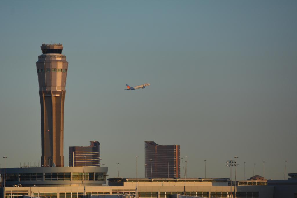 Photo of aircraft N906NV operated by Allegiant Air