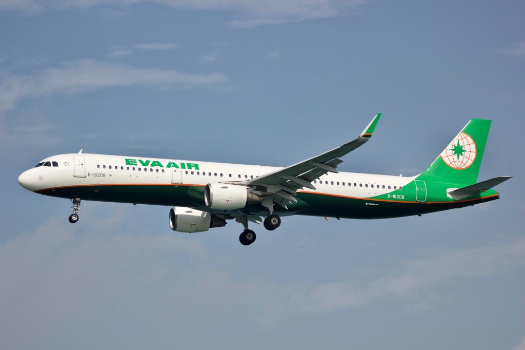 Photo of aircraft B-16208 operated by EVA Air