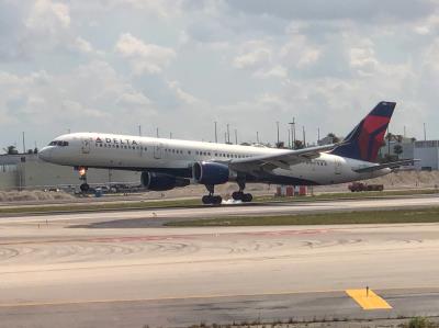 Photo of aircraft N690DL operated by Delta Air Lines