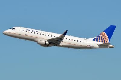 Photo of aircraft N103SY operated by United Express