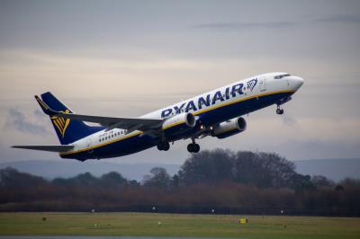 Photo of aircraft EI-EFK operated by Ryanair