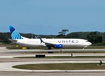 Photo of aircraft N36472 operated by United Airlines