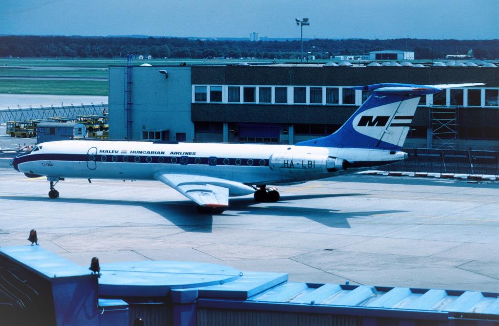 Photo of aircraft HA-LBI operated by Malev Hungarian Airlines