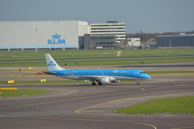 Photo of aircraft PH-EZD operated by KLM Cityhopper