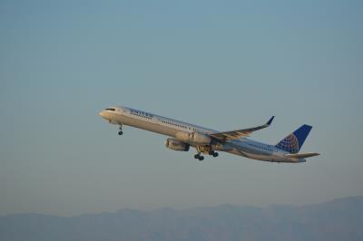 Photo of aircraft N77865 operated by United Airlines
