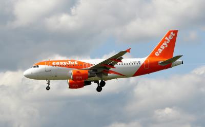 Photo of aircraft G-EZFC operated by easyJet