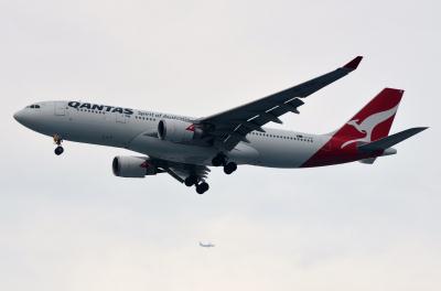 Photo of aircraft VH-EBL operated by Qantas