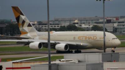 Photo of aircraft A6-APE operated by Etihad Airways