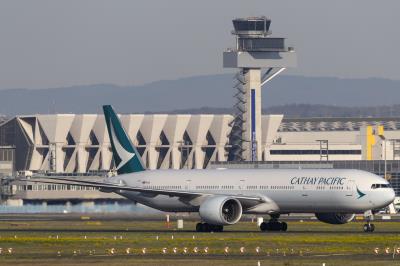 Image of aircraft registration B-KQH - A 777-367(ER) operated by Cathay Pacific Airways