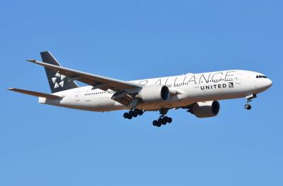 Photo of aircraft N76021 operated by United Airlines