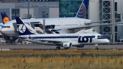 Photo of aircraft SP-LIL operated by LOT - Polish Airlines
