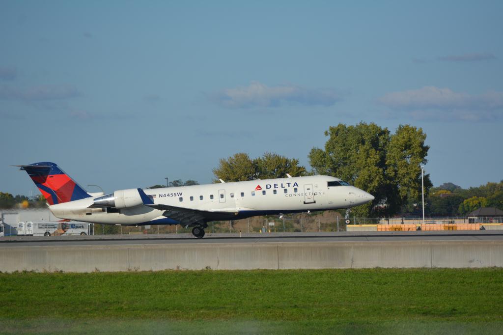 Photo of aircraft N445SW operated by SkyWest Airlines