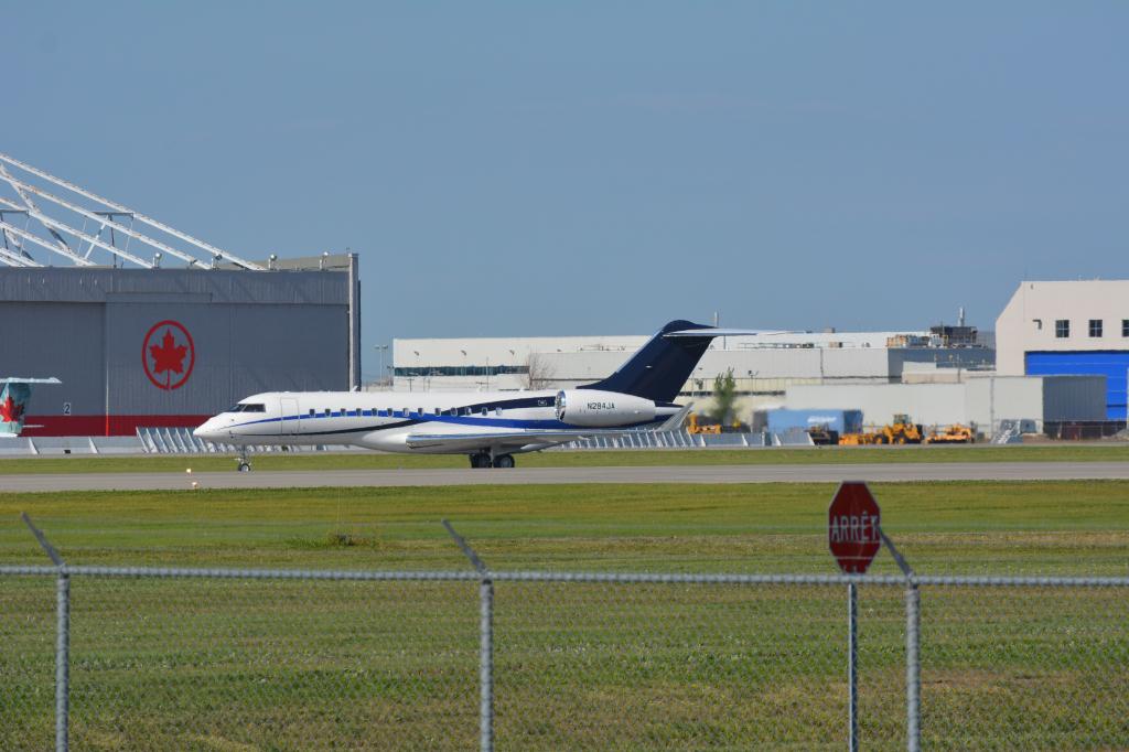 Photo of aircraft N284JA operated by Bombardier Aerospace Corp
