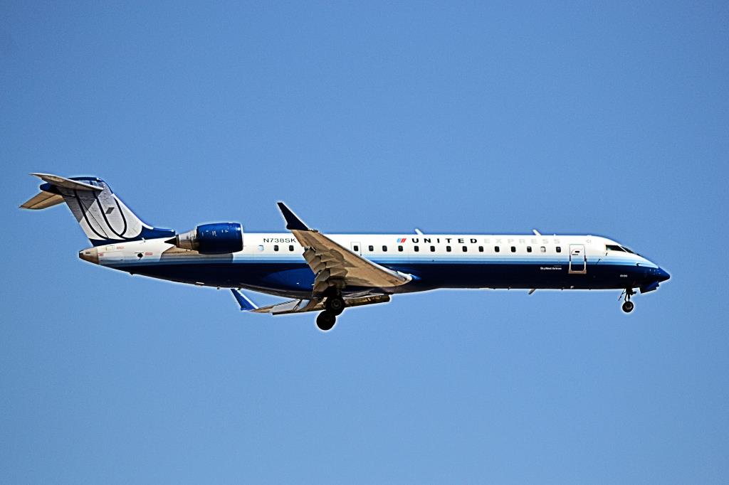 Photo of aircraft N738SK operated by United Express