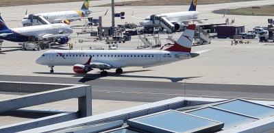 Image of aircraft registration OE-LWB - A ERJ-195-LR (ERJ-190-200 LR) operated by Austrian Airlines