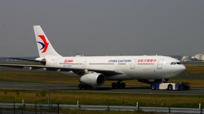 Photo of aircraft B-5942 operated by China Eastern Airlines