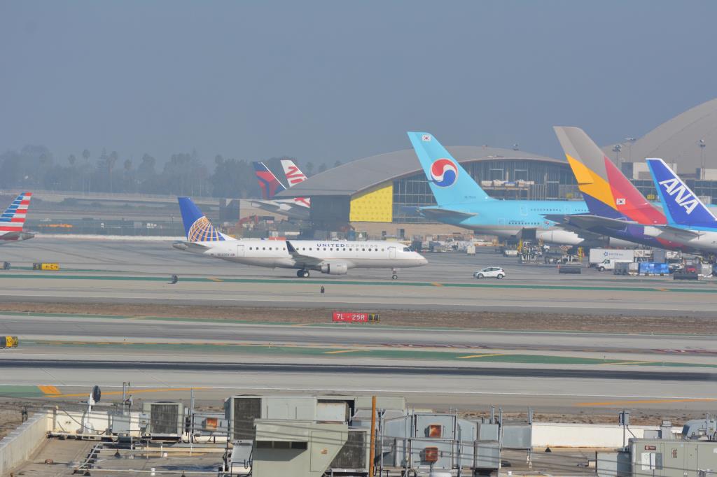 Photo of aircraft N203SY operated by United Express