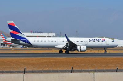 Photo of aircraft CC-BEC operated by LATAM Airlines Chile