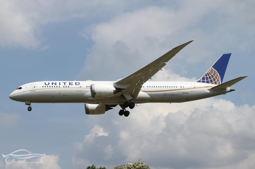 Photo of aircraft N29961 operated by United Airlines