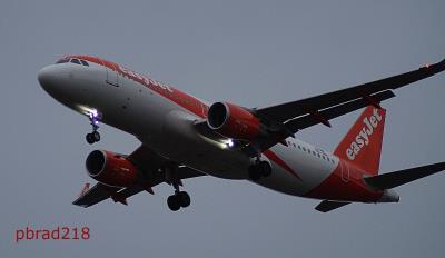 Photo of aircraft OE-INH operated by easyJet Europe