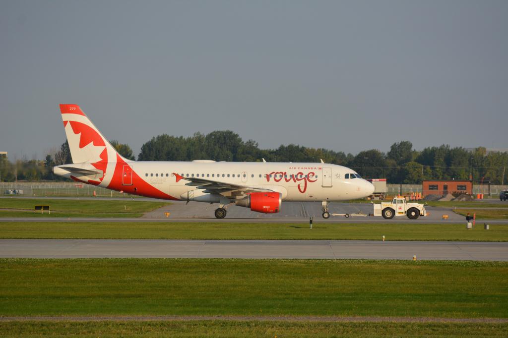 Photo of aircraft C-GBHZ operated by Air Canada Rouge