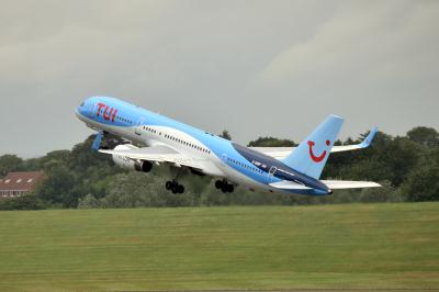 Image of aircraft registration G-OOBF - A 757-28A operated by Thomson Airways