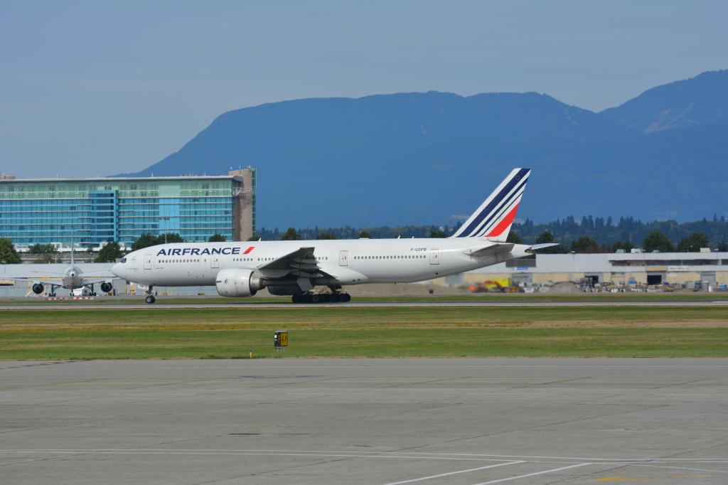 Photo of aircraft F-GSPB operated by Air France