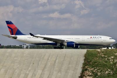 Photo of aircraft N803NW operated by Delta Air Lines