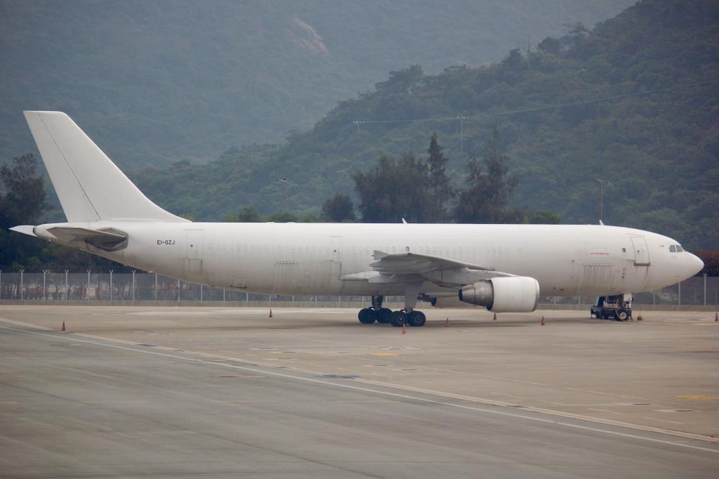 Photo of aircraft EI-OZJ operated by Air Contractors