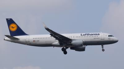 Image of aircraft registration D-AIUE - A A320-214(WL) operated by Lufthansa