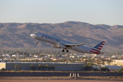 Photo of aircraft N143AN operated by American Airlines