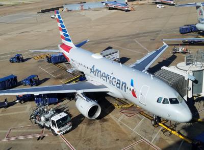 Photo of aircraft N749US operated by American Airlines