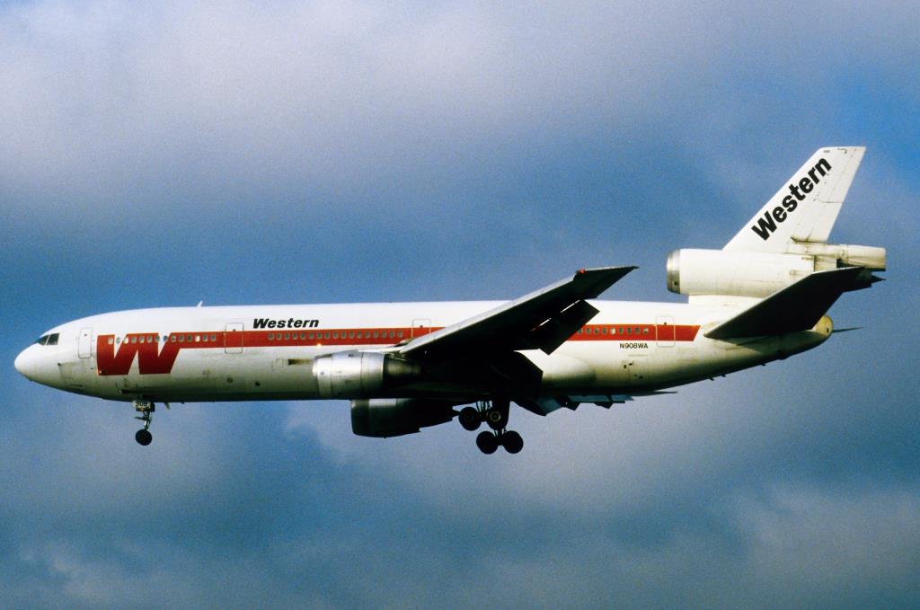 Photo of aircraft N908WA operated by Western Airlines