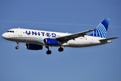 Photo of aircraft N471UA operated by United Airlines