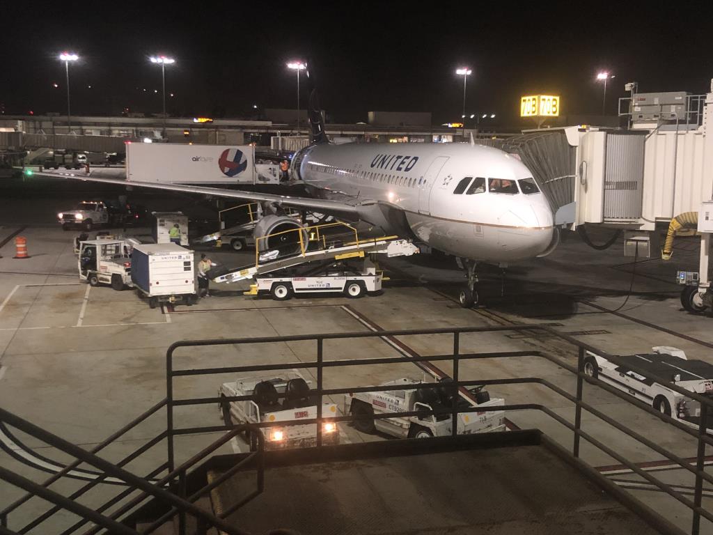 Photo of aircraft N469UA operated by United Airlines