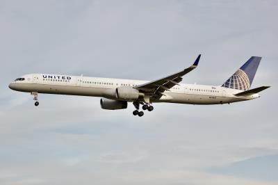 Photo of aircraft N75851 operated by United Airlines