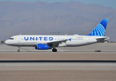 Photo of aircraft N449UA operated by United Airlines