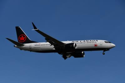 Photo of aircraft C-FSIQ operated by Air Canada