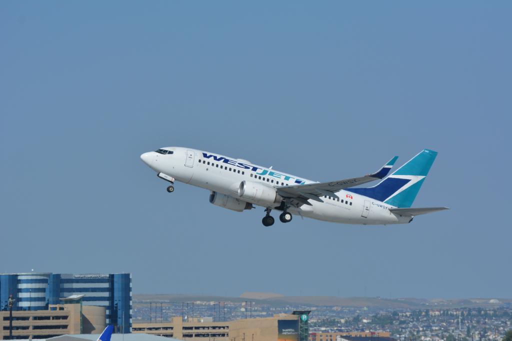 Photo of aircraft C-GWSY operated by WestJet
