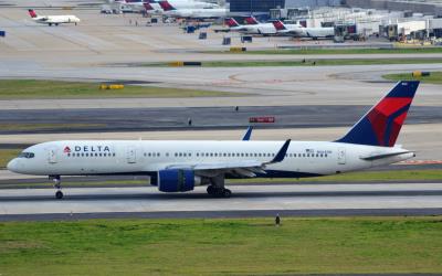 Photo of aircraft N664DN operated by Delta Air Lines