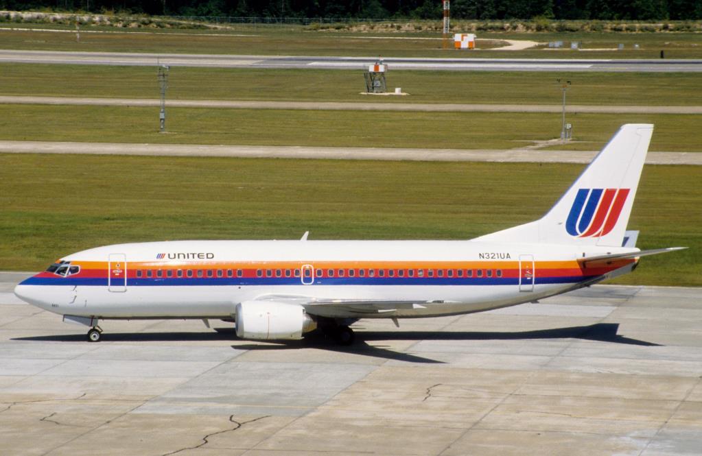 Photo of aircraft N321UA operated by United Airlines