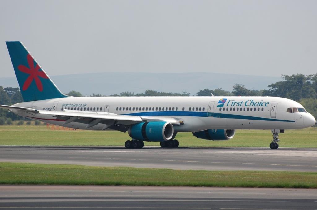 Photo of aircraft G-OOOZ operated by First Choice Airways