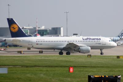 Image of aircraft registration D-AIZC - A A320-214 operated by Lufthansa