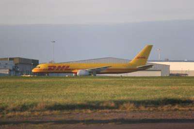 Photo of aircraft OE-LNE operated by DHL Air Austria