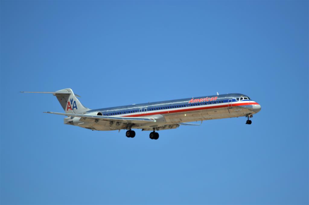 Photo of aircraft N569AA operated by American Airlines