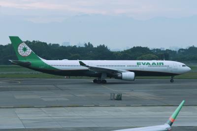 Photo of aircraft B-16337 operated by EVA Air