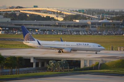 Photo of aircraft N30401 operated by United Airlines