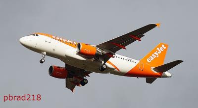 Image of aircraft registration G-EZDJ - A A319-111 operated by easyJet