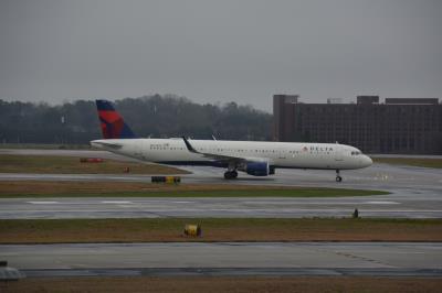 Photo of aircraft N376DN operated by Delta Air Lines